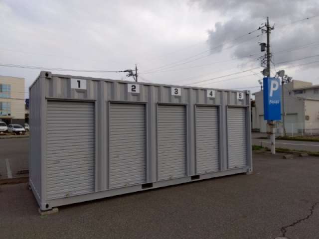 アドレストランクルーム野々市三日市店（石川県野々市市三日市）入口付近写真