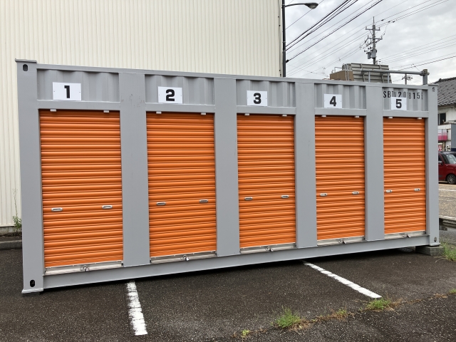 アドレストランクルーム高岡市駅南二丁目（富山県高岡市駅南）入口付近写真