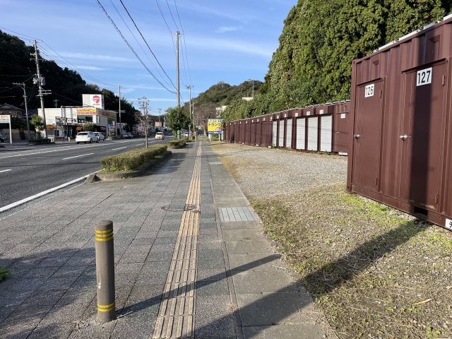 アドレストランクルーム小名浜岡小名（福島県いわき市小名浜岡小名）入口付近写真